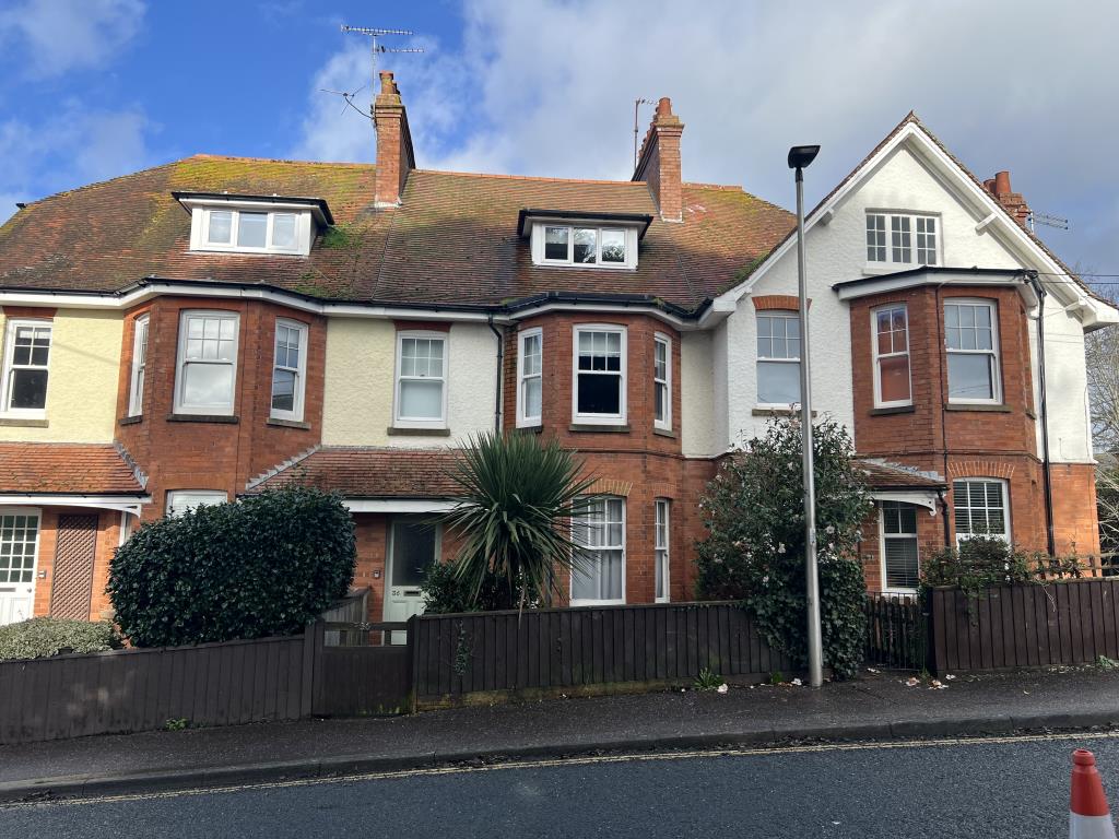 Lot: 102 - TWO-BEDROOM FLAT FOR REFURBISHMENT - General view of front of property